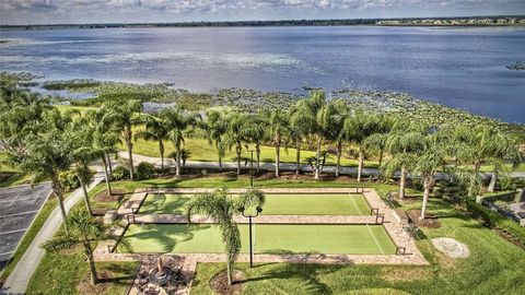 A home in WINTER HAVEN