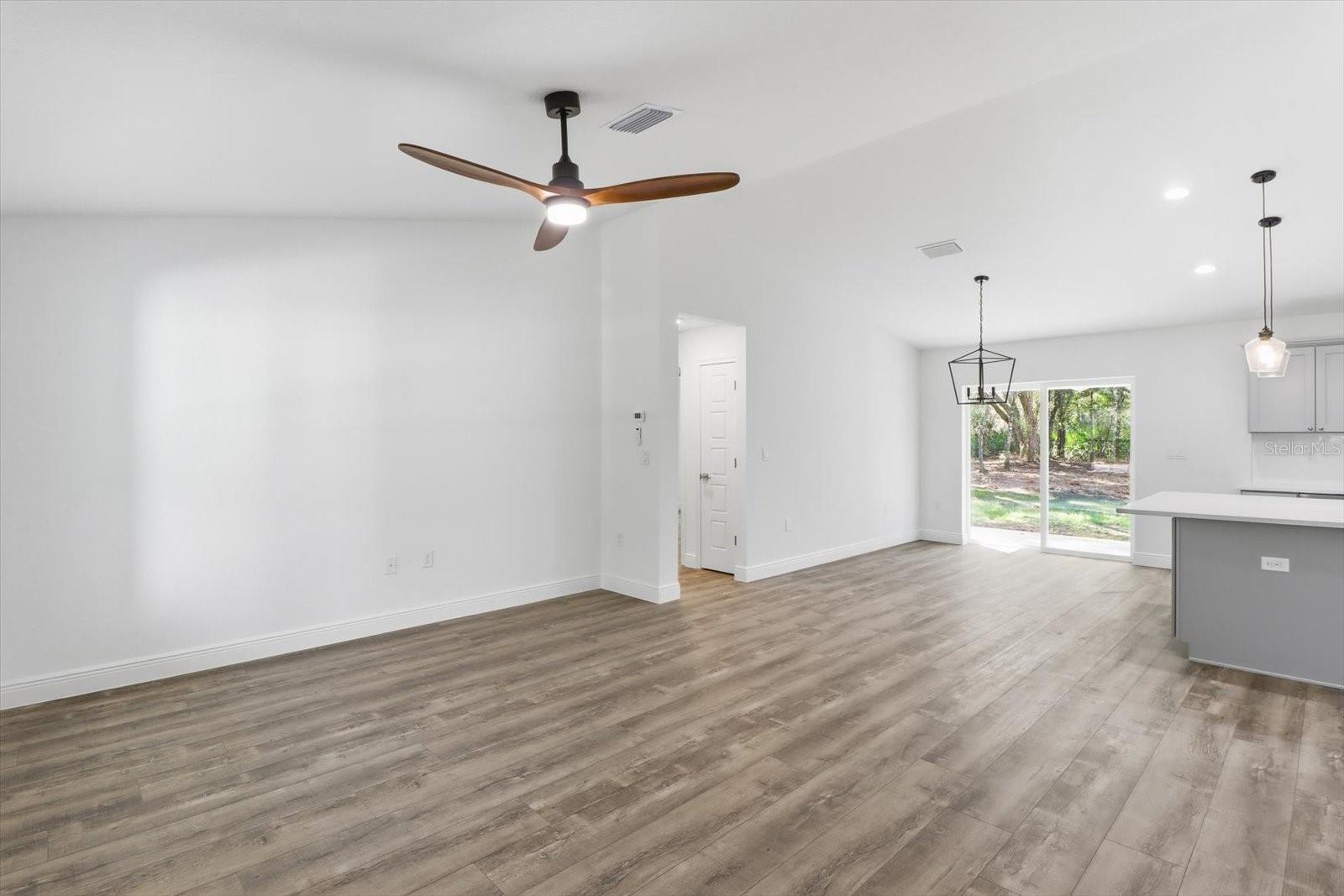 CRYSTAL MANOR UNIT 02 - Residential