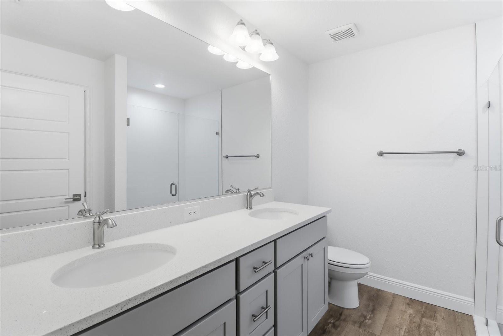 CRYSTAL MANOR UNIT 02 - Residential