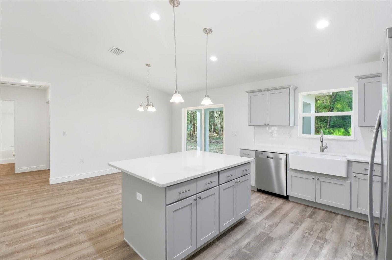 CRYSTAL MANOR UNIT 02 - Residential