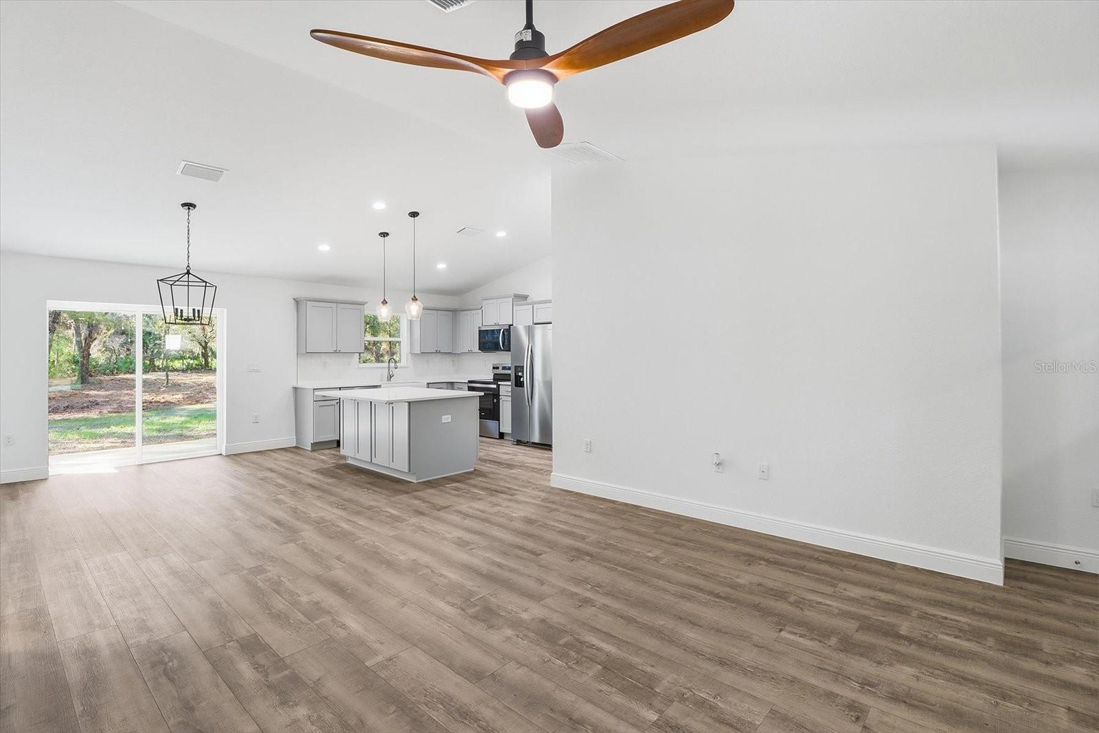 CRYSTAL MANOR UNIT 02 - Residential