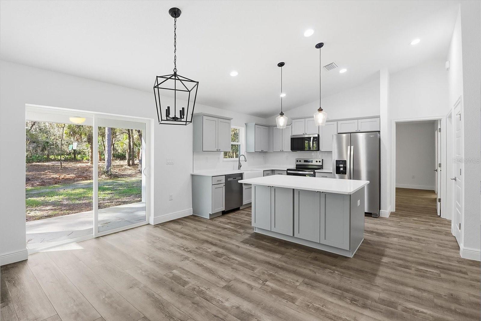 CRYSTAL MANOR UNIT 02 - Residential