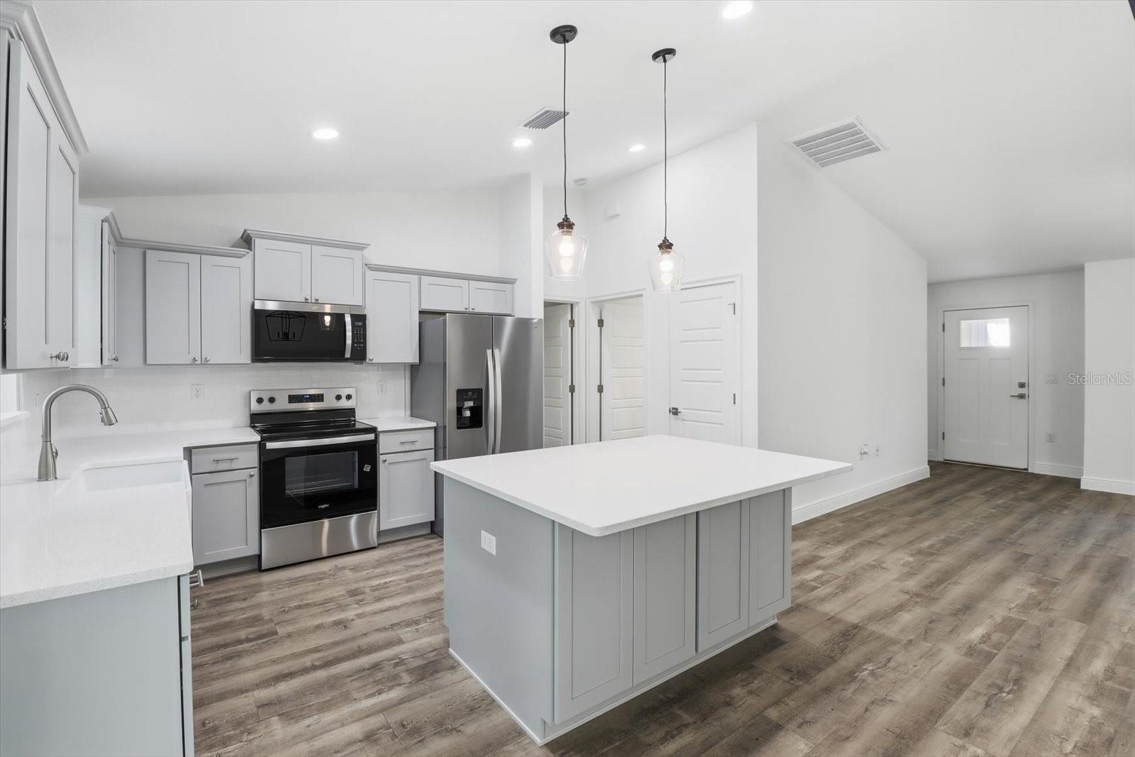 CRYSTAL MANOR UNIT 02 - Residential