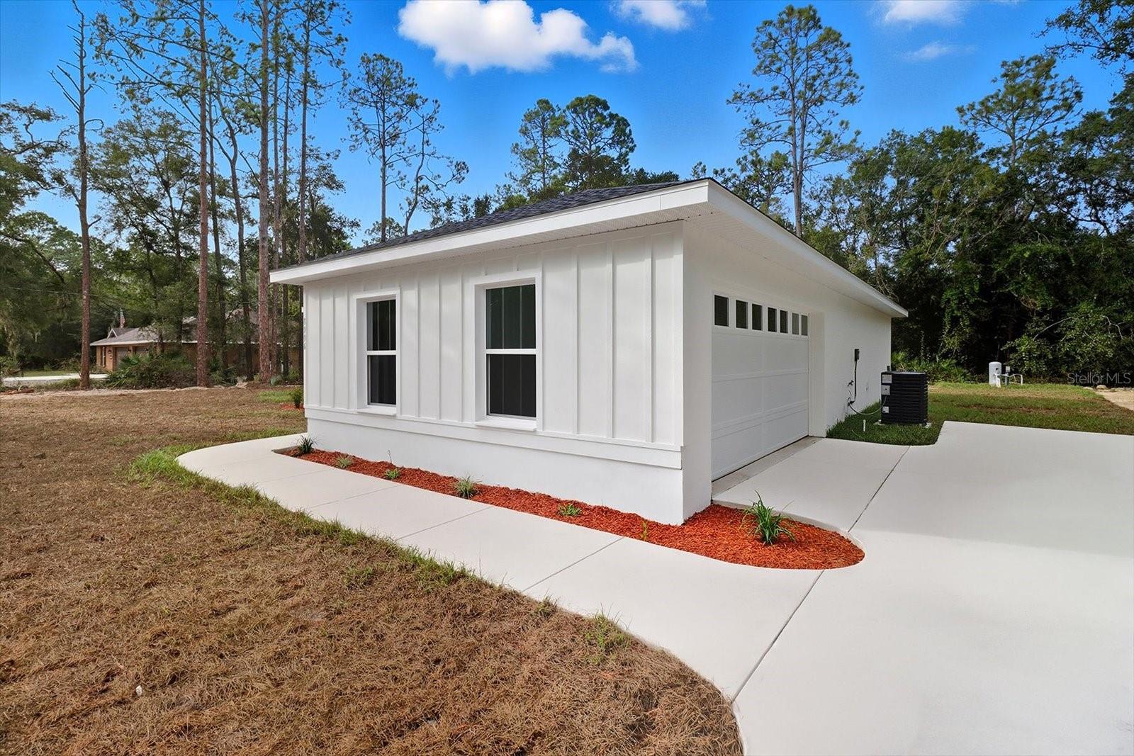 CRYSTAL MANOR UNIT 02 - Residential