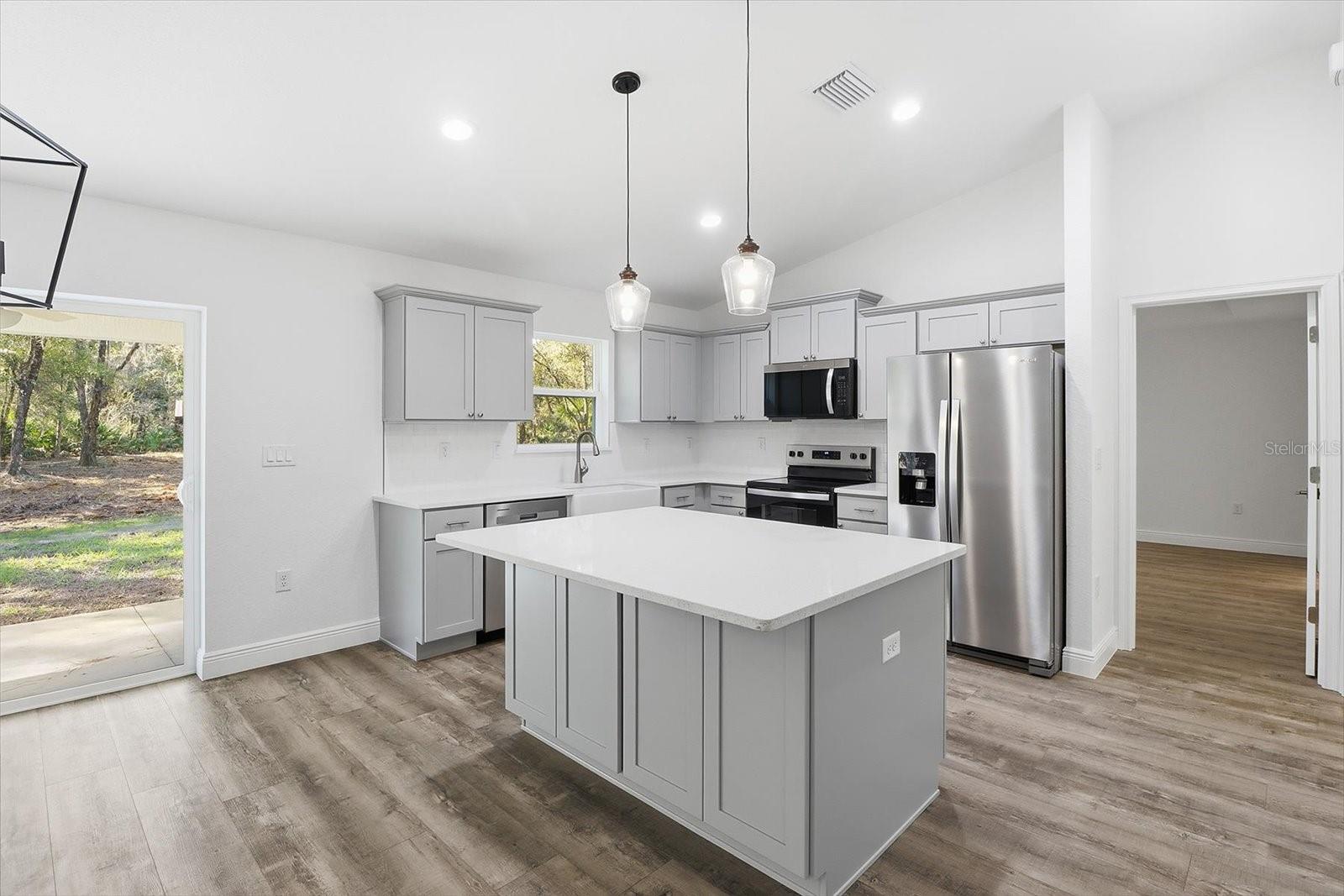 CRYSTAL MANOR UNIT 02 - Residential