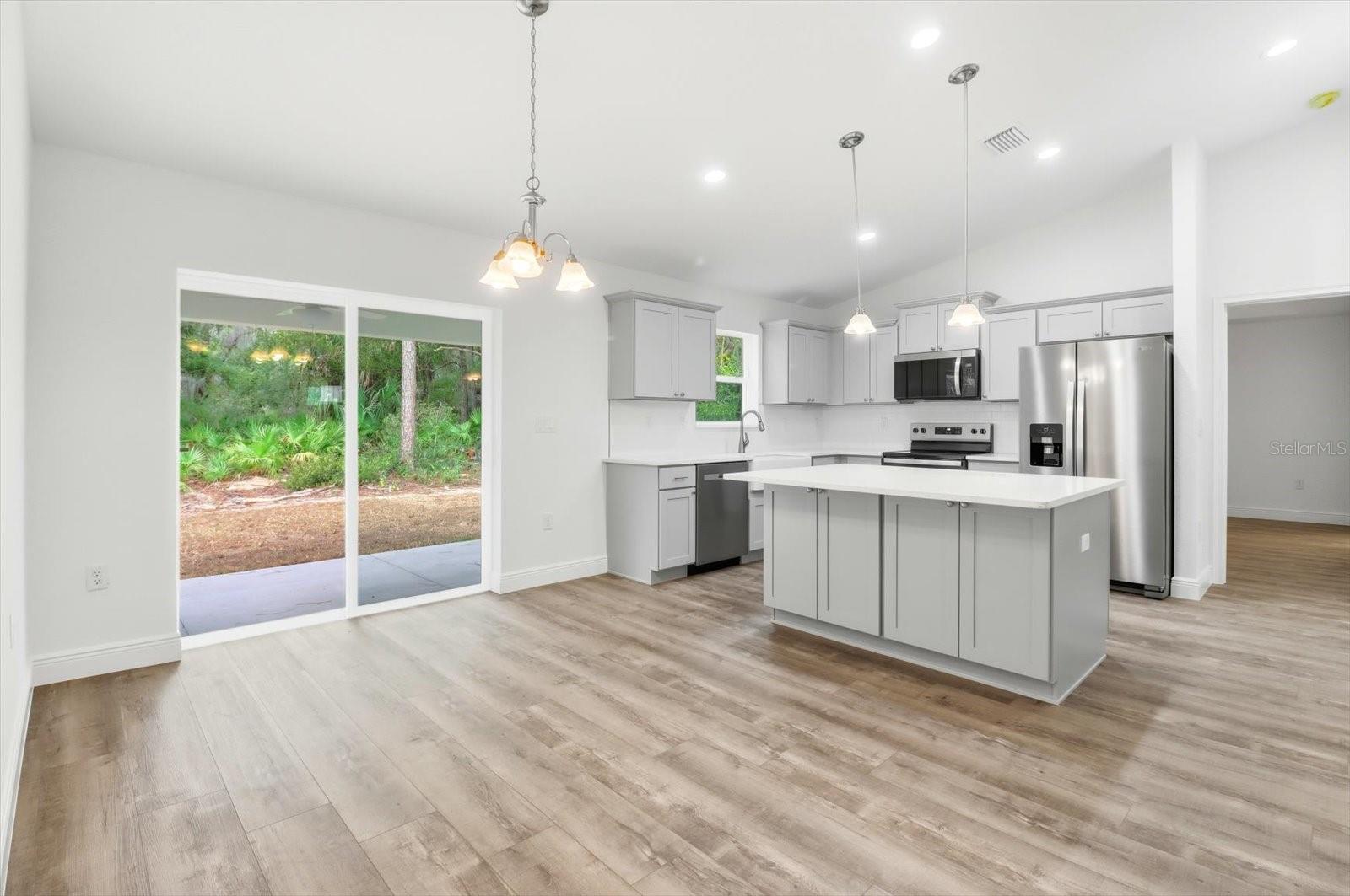 CRYSTAL MANOR UNIT 02 - Residential