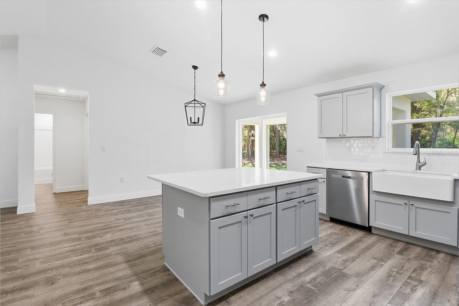 CRYSTAL MANOR UNIT 02 - Residential