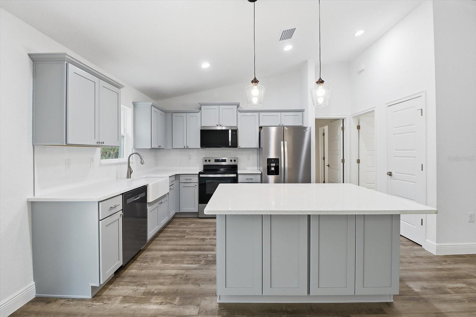 CRYSTAL MANOR UNIT 02 - Residential