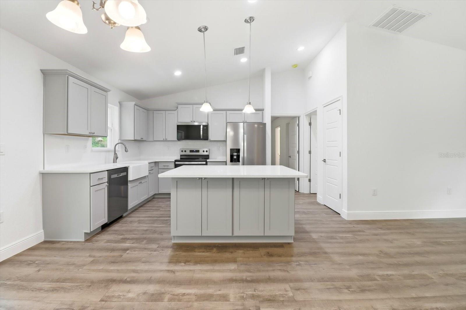 CRYSTAL MANOR UNIT 02 - Residential