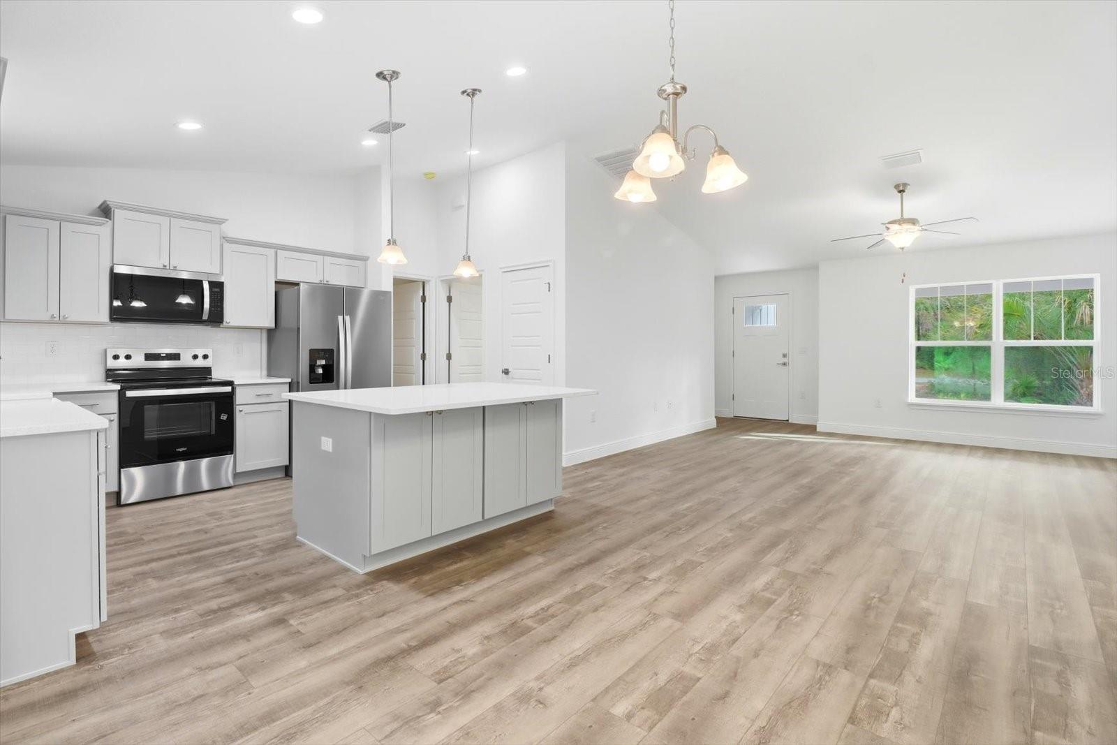 CRYSTAL MANOR UNIT 02 - Residential