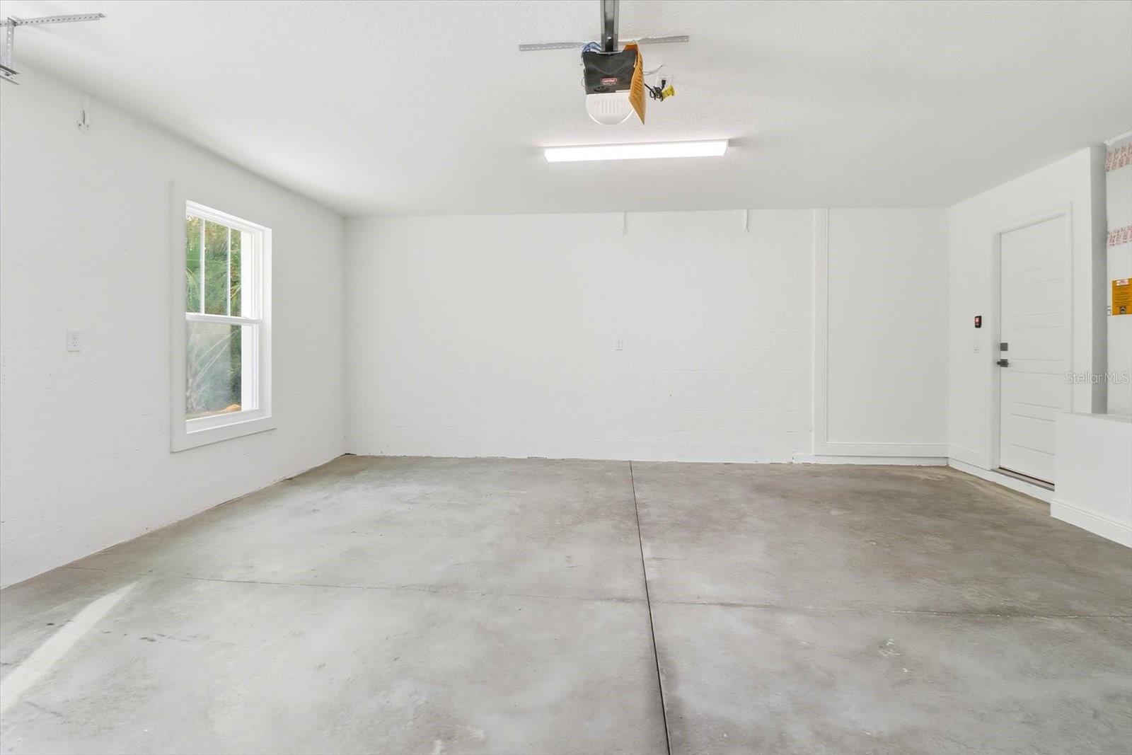 CRYSTAL MANOR UNIT 02 - Residential