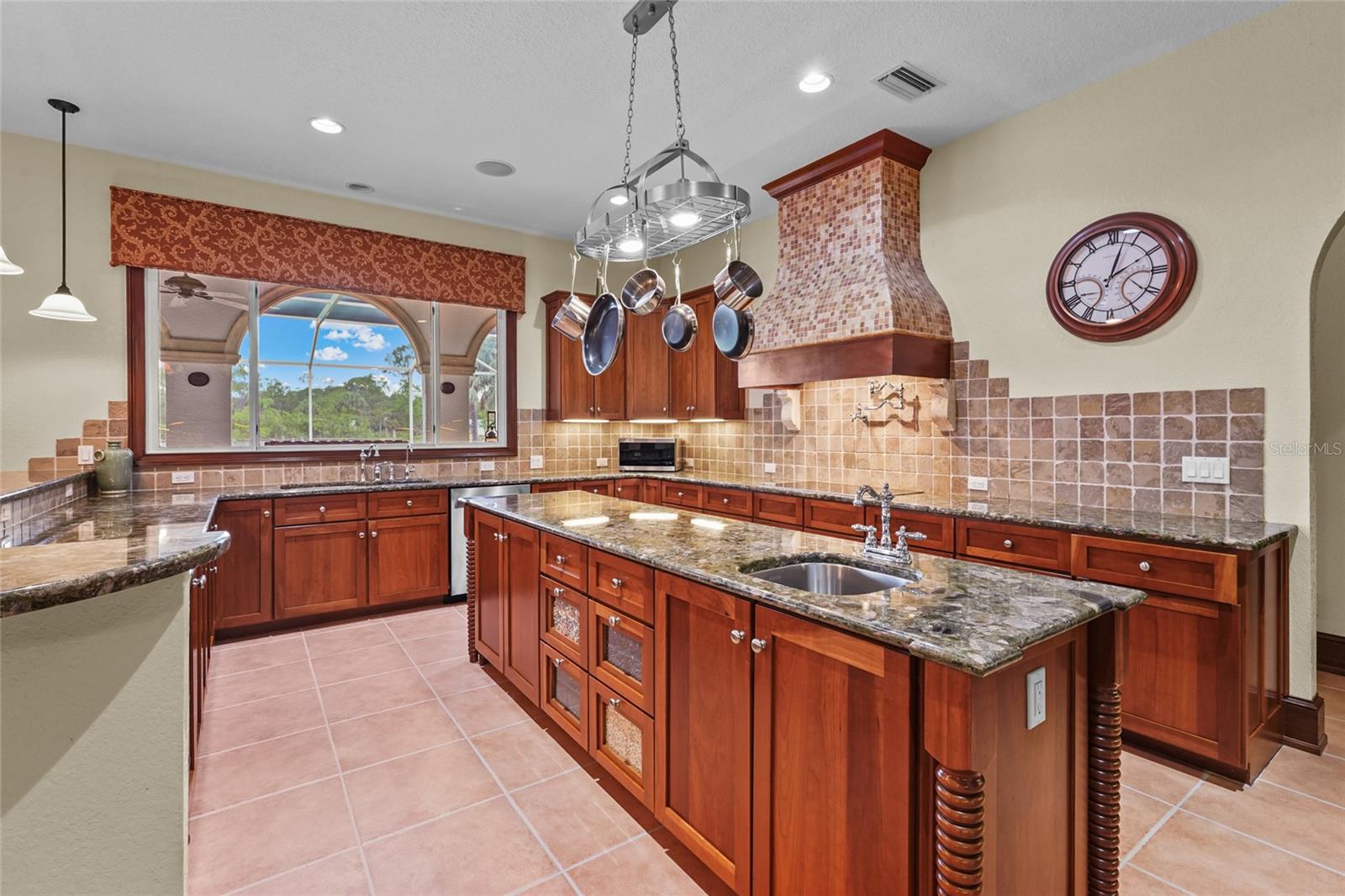 7025 SADDLE CREEK CIRCLE