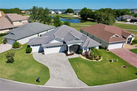 A home in TAVARES