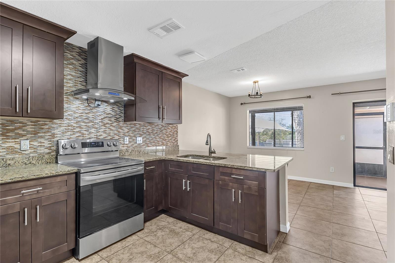 SUMMERBROOKE - Residential