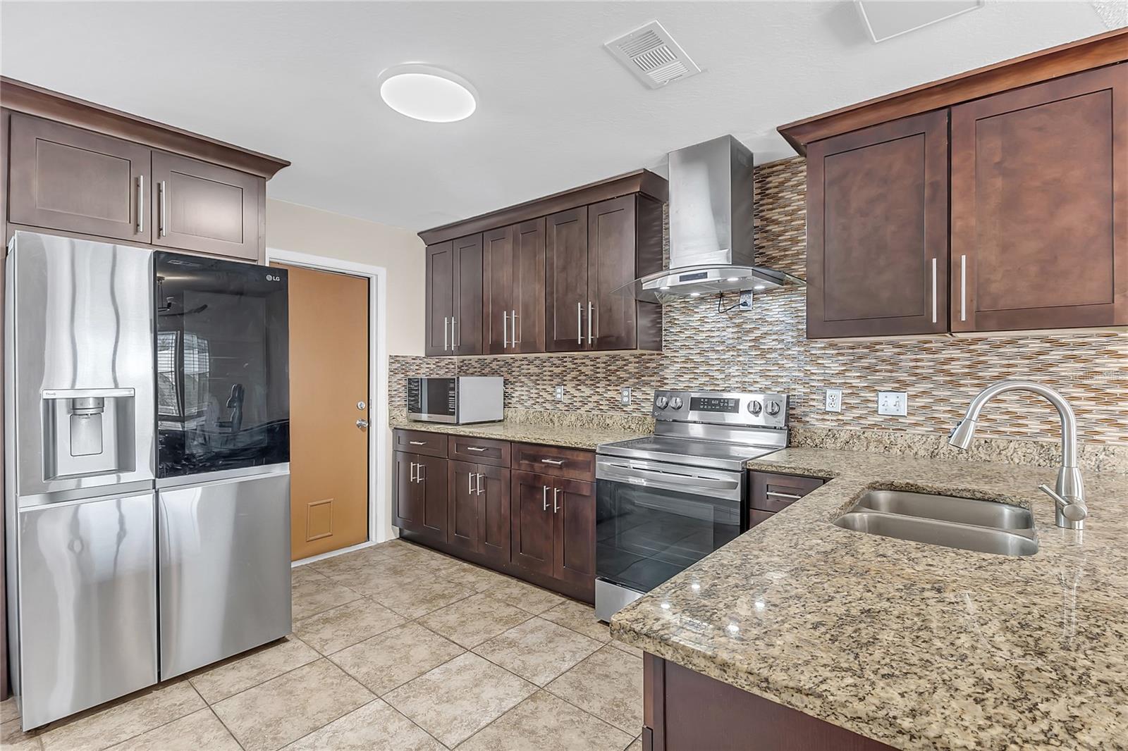 SUMMERBROOKE - Residential