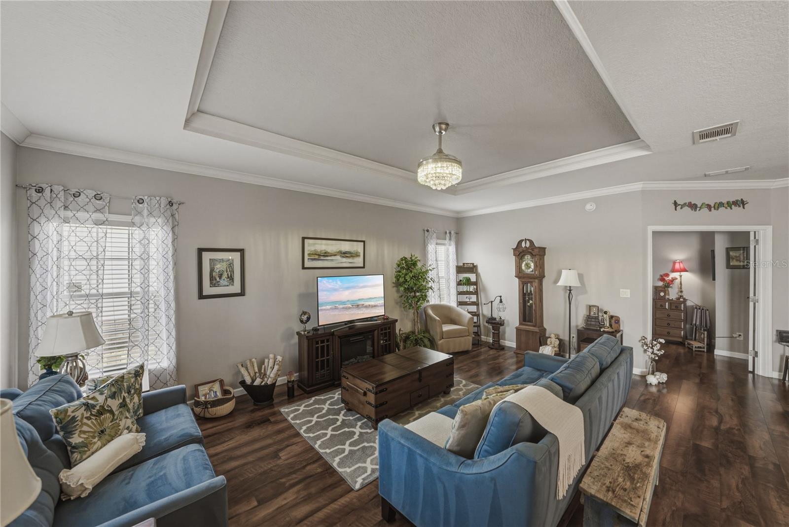GRAND HORIZONS PH 04 - Residential