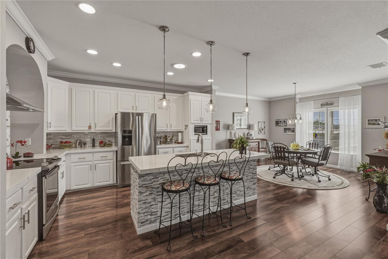 GRAND HORIZONS PH 04 - Residential