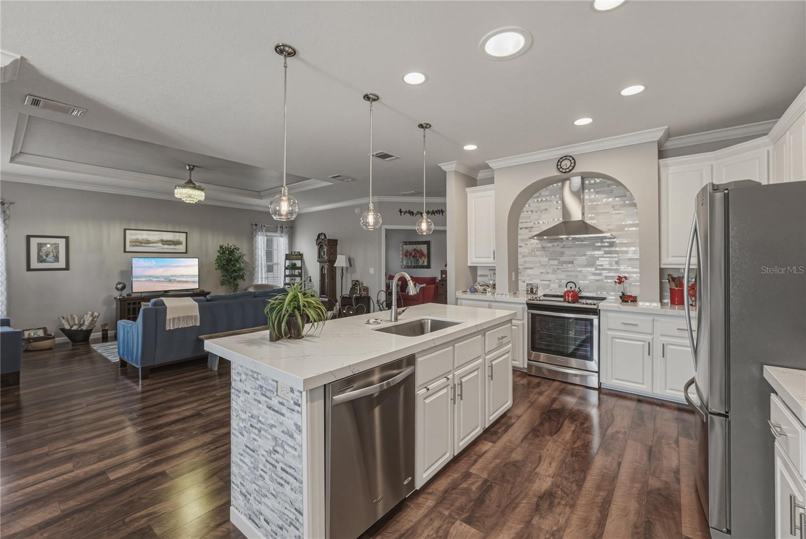 GRAND HORIZONS PH 04 - Residential