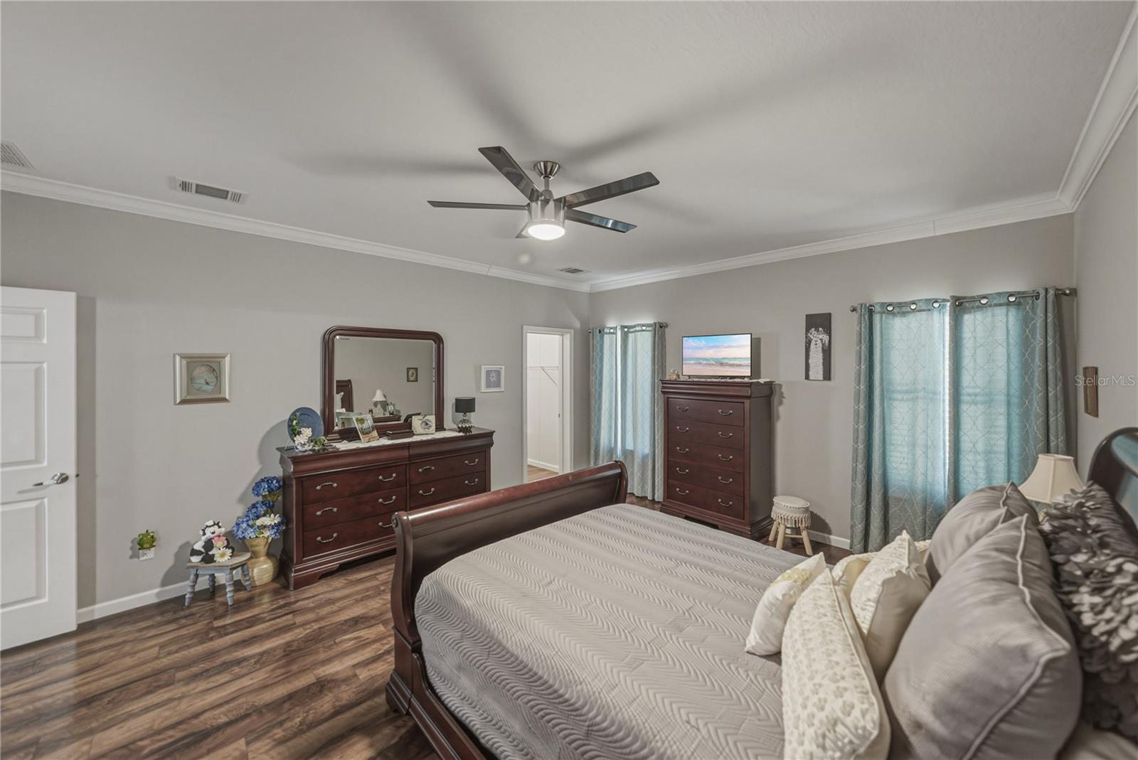 GRAND HORIZONS PH 04 - Residential