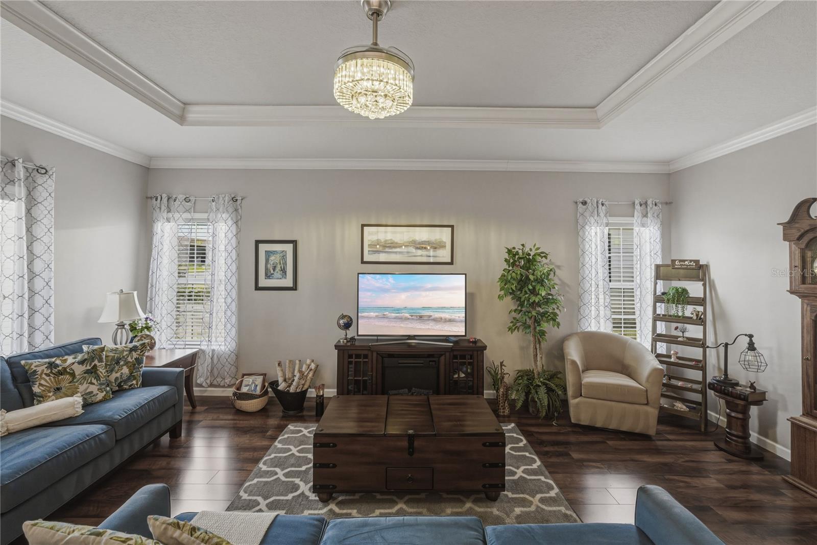 GRAND HORIZONS PH 04 - Residential
