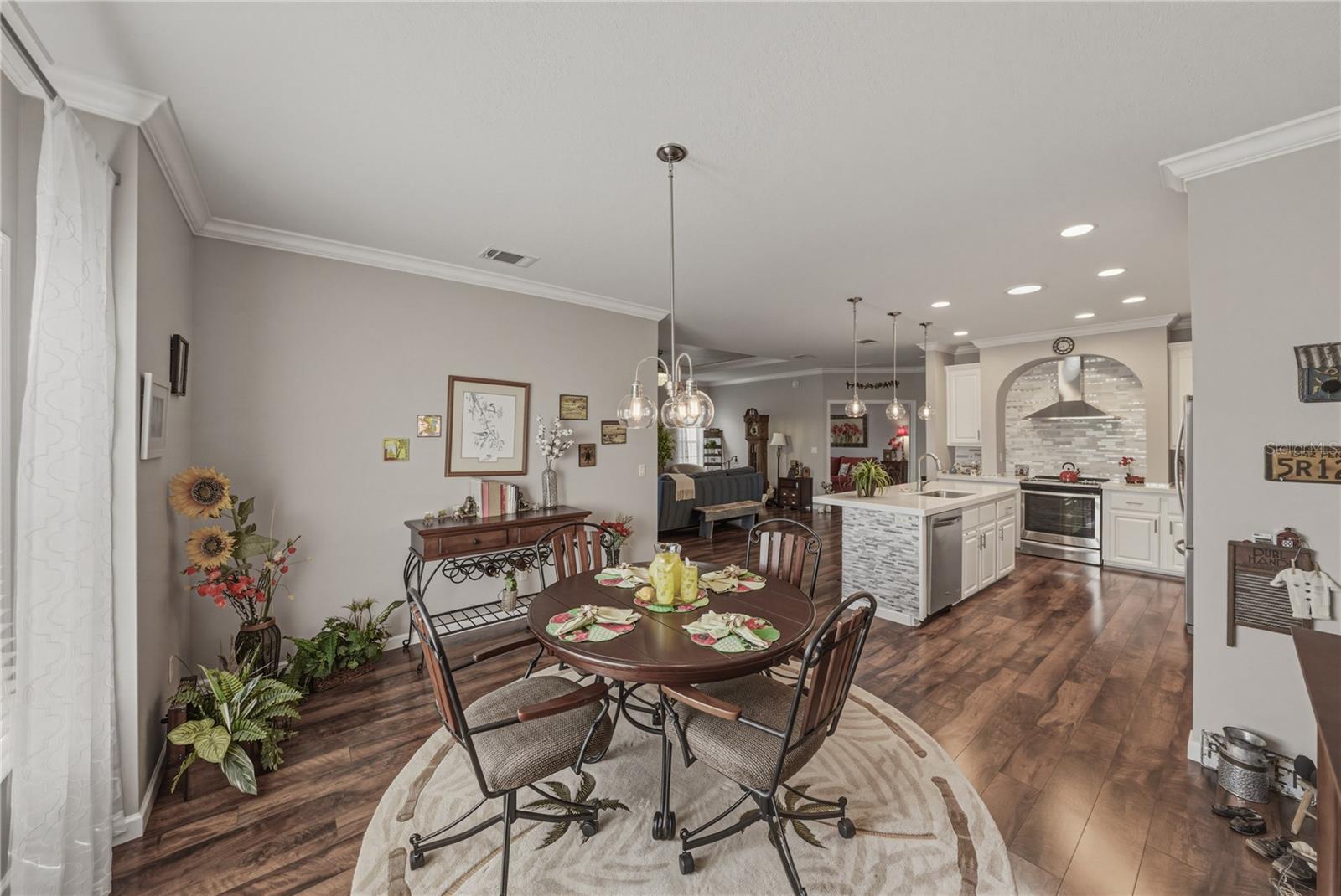 GRAND HORIZONS PH 04 - Residential