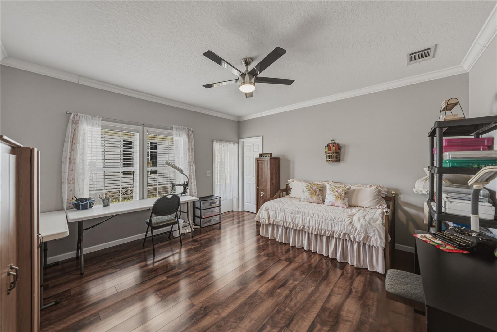 GRAND HORIZONS PH 04 - Residential