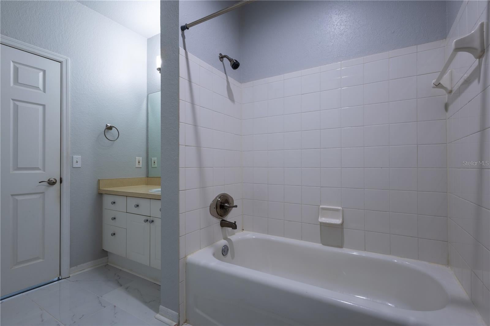 Casas a venda 3 - Jen Dantas 18001 RICHMOND PLACE DRIVE 427