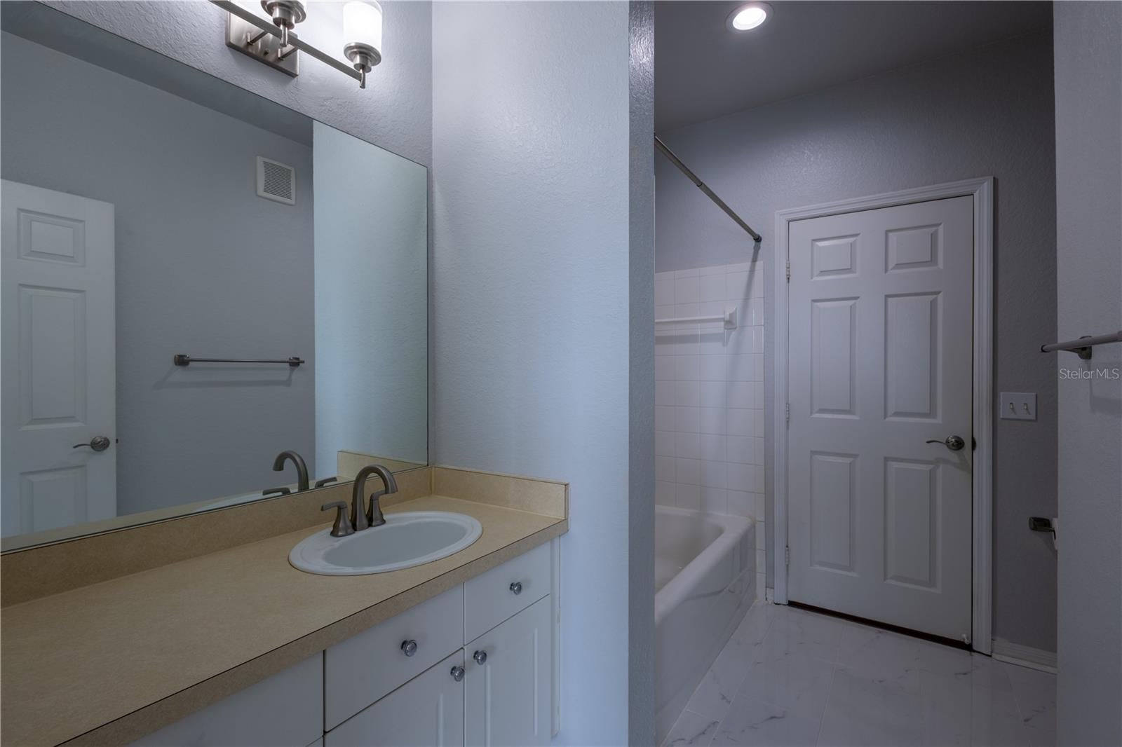 Casas a venda 4 - Jen Dantas 18001 RICHMOND PLACE DRIVE 427