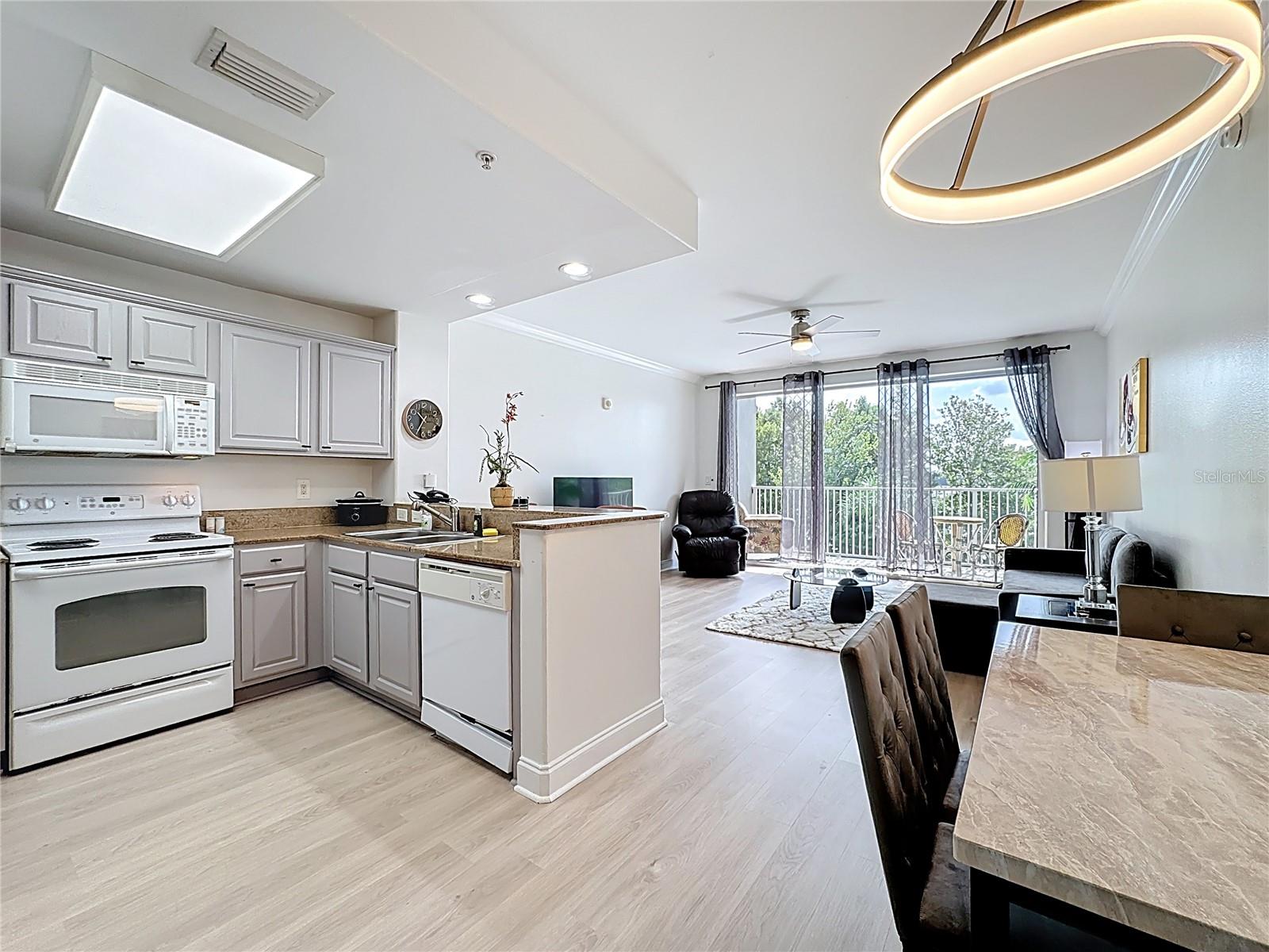 BLUE HERON BEACH RESIDENCE TOWER I - Residential