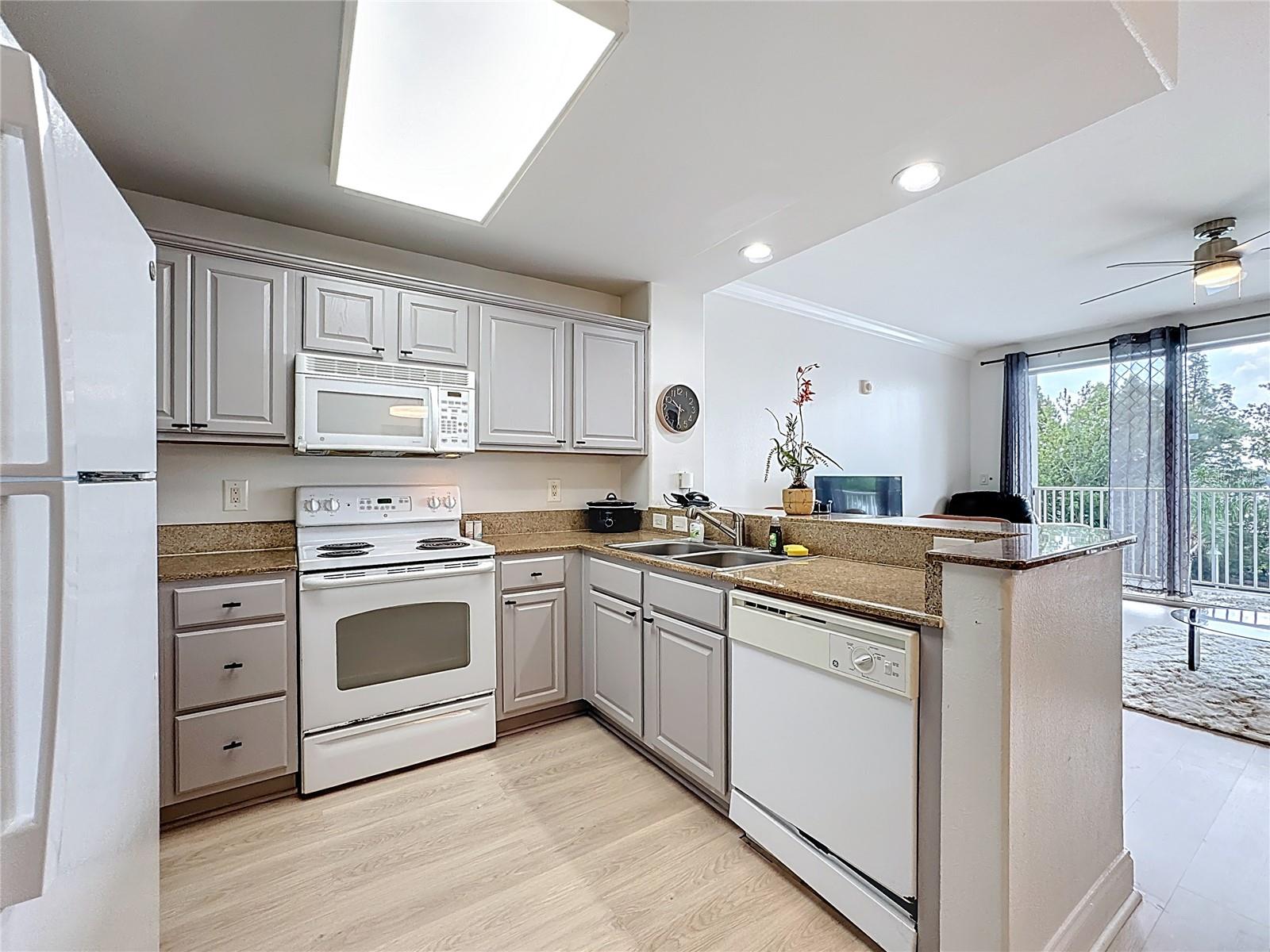 BLUE HERON BEACH RESIDENCE TOWER I - Residential