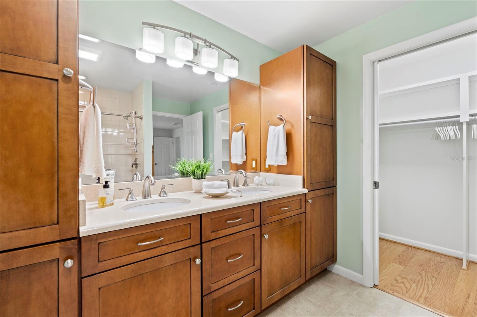 RIVIERA BAY - Residential