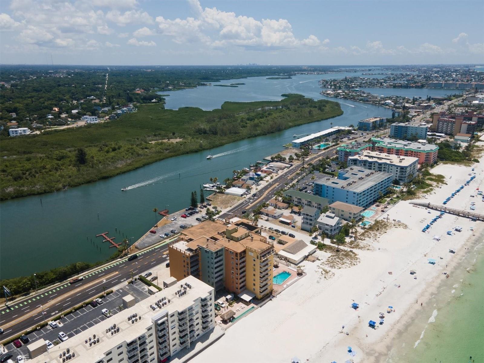 Photo 8 of 25 of 18610 GULF BOULEVARD 711 condo