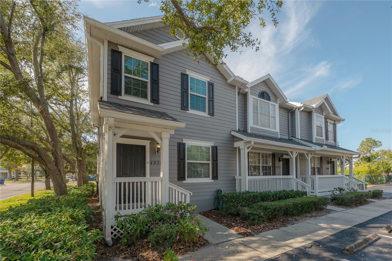 ELIZABETH COURT TWNHMS - Residential