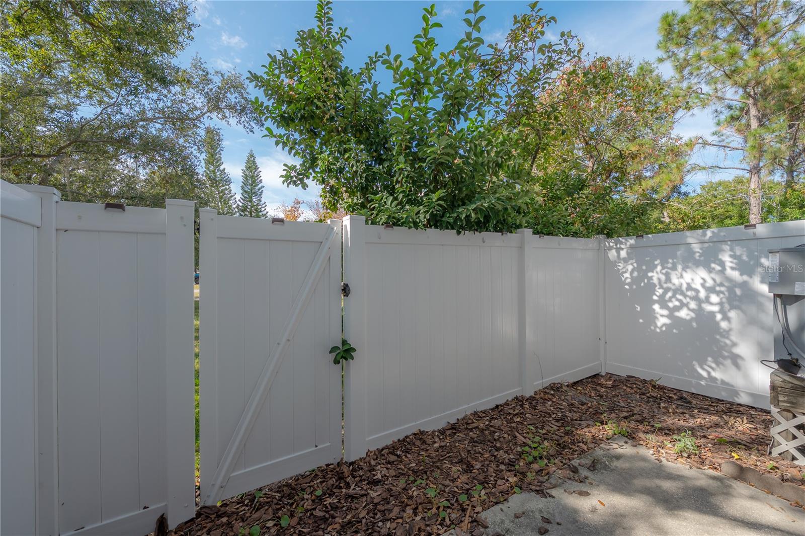 ELIZABETH COURT TWNHMS - Residential