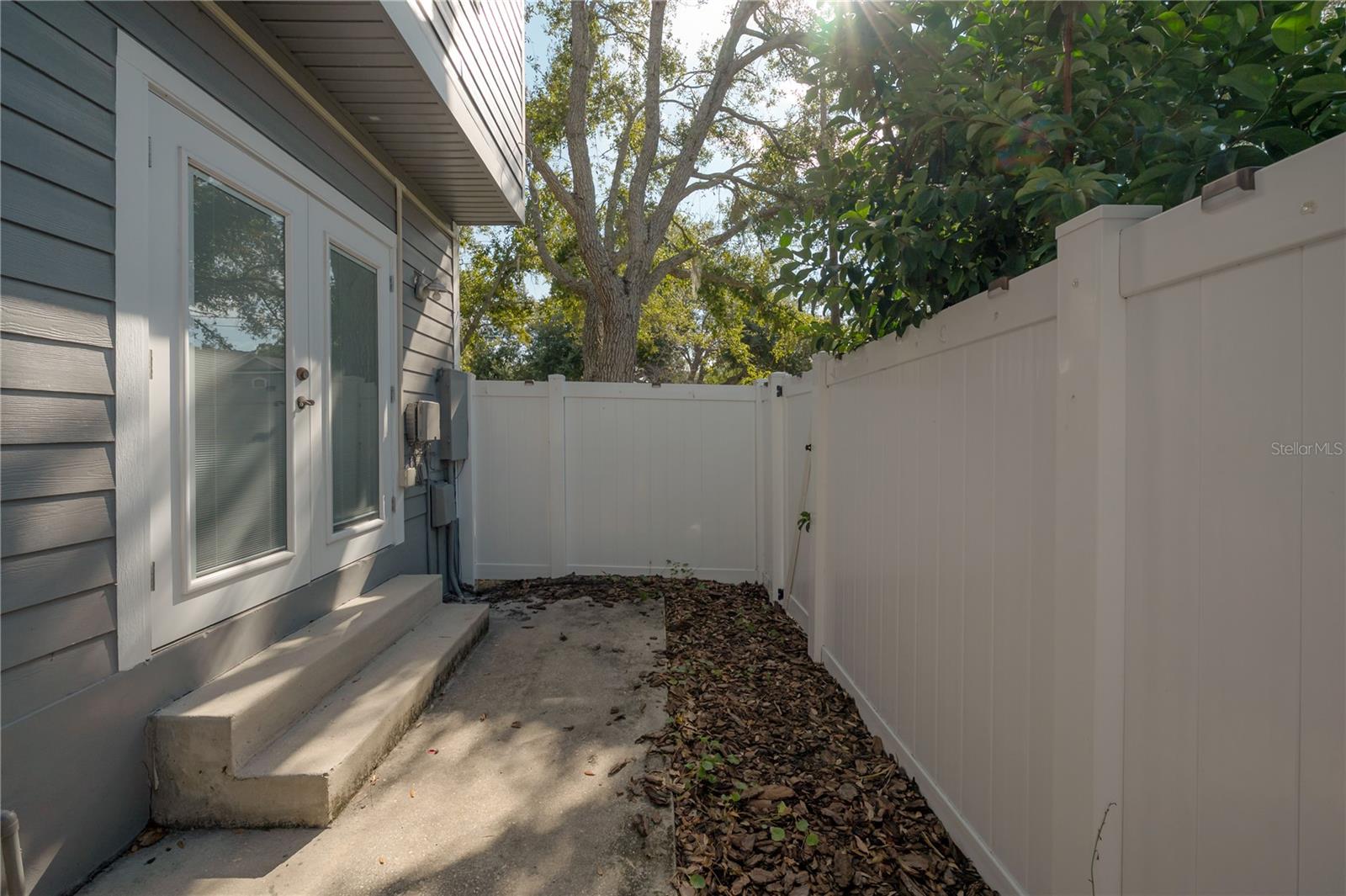 ELIZABETH COURT TWNHMS - Residential