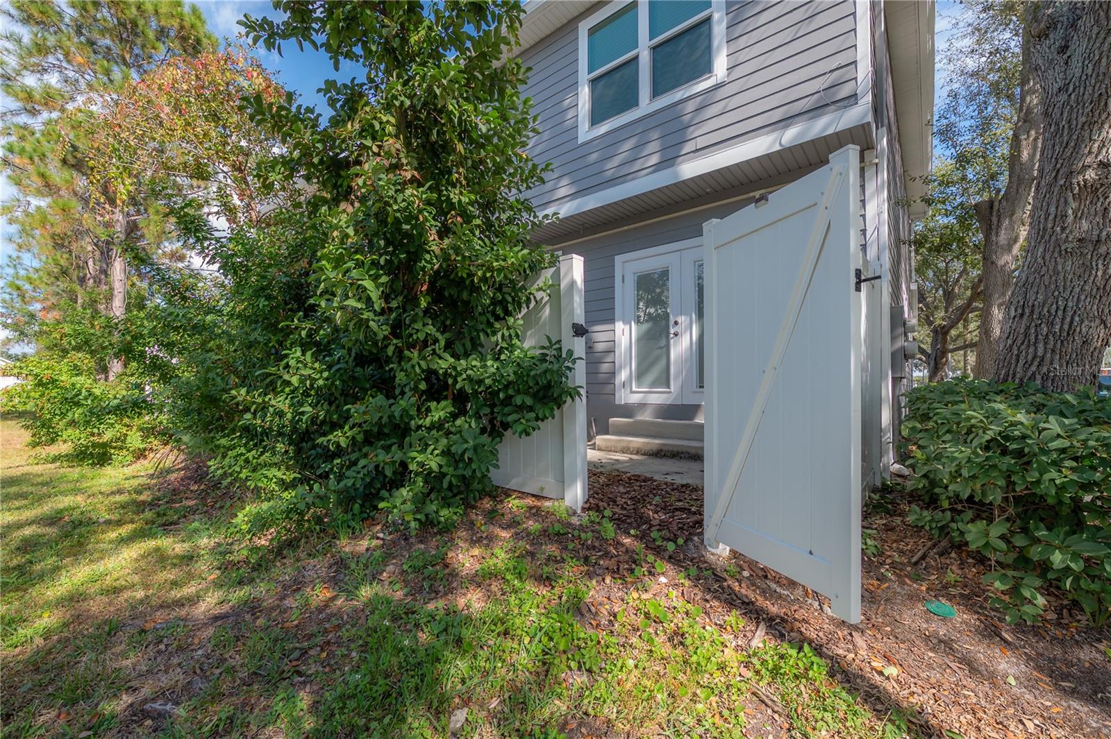 ELIZABETH COURT TWNHMS - Residential