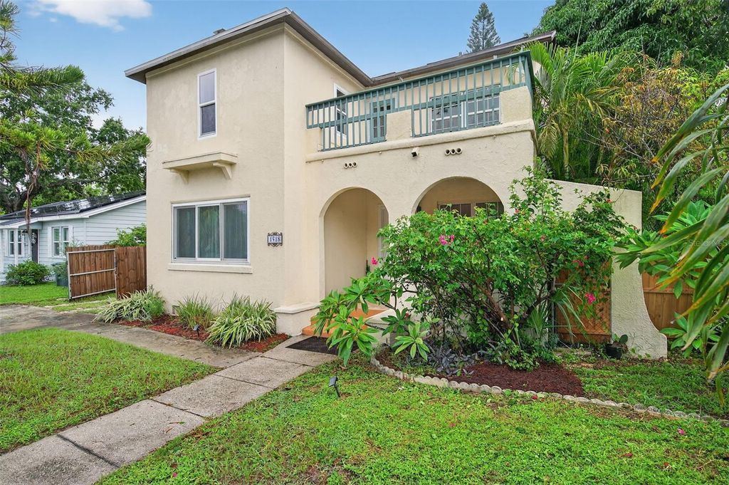 Photo of 1518 17th Avenue W, Bradenton, FL 34205 (MLS # TB8422262)