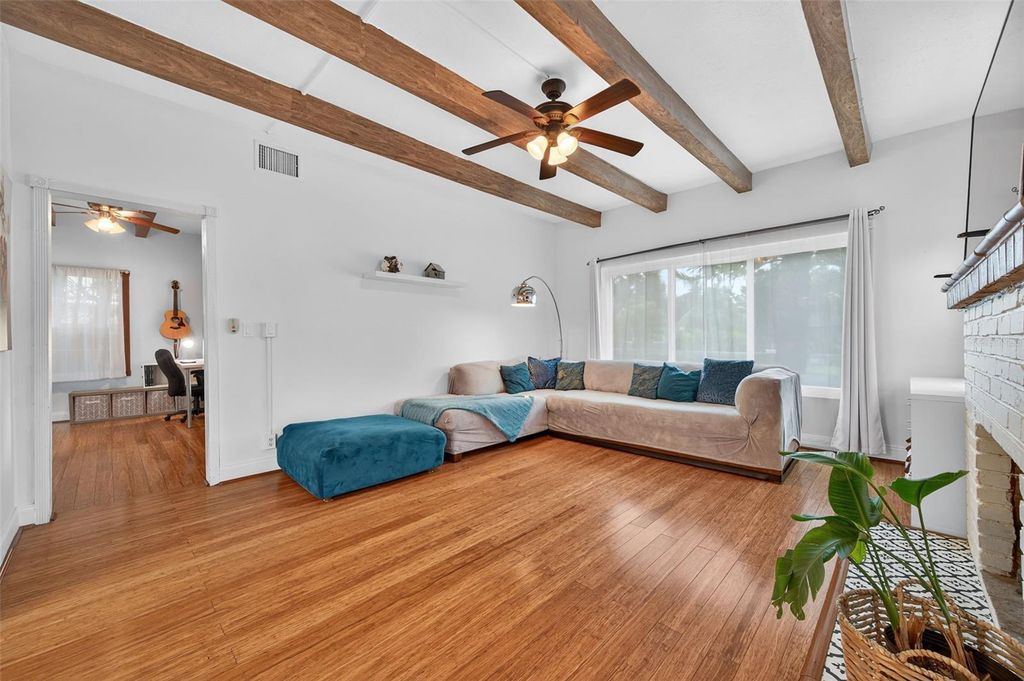 Photo of 1518 17th Avenue W, Bradenton, FL 34205 (MLS # TB8422262)