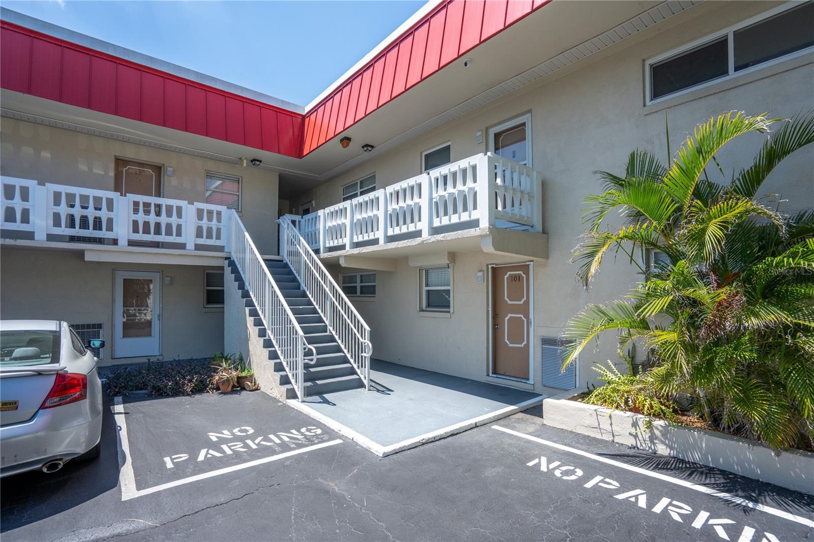 **Stunning Condominium with Intracoastal Views in Daytona Beach** Welcome to your dream getaway! This exquisite two-bedroom, two-bathroom condominium offers a perfect blend of luxury, comfort, and breathtaking views. Situated along the scenic Intracoastal Waterway, you'll relish the beauty of boat parades right from your own lanai. Wake up to mesmerizing water views and the gentle sound of waves lapping against the shore. Enjoy your morning coffee on the spacious lanai while watching boats glide by a true slice of paradise. Step inside to discover a beautifully decorated living space adorned with modern finishes and stylish decor. The open-concept layout seamlessly connects the living and dining areas, accentuated by natural light that floods through the large windows. Unleash your culinary creativity in the gourmet kitchen featuring stunning granite countertops, that provide ample space for culinary creations. With modern appliances and plenty of cabinetry, cooking becomes a delight as you prepare meals while enjoying the beautiful water views just outside your window. Retreat to the two spacious bedrooms, both designed with comfort in mind. The primary suite boasts an en-suite bathroom, providing a private sanctuary for relaxation after a day of sun.