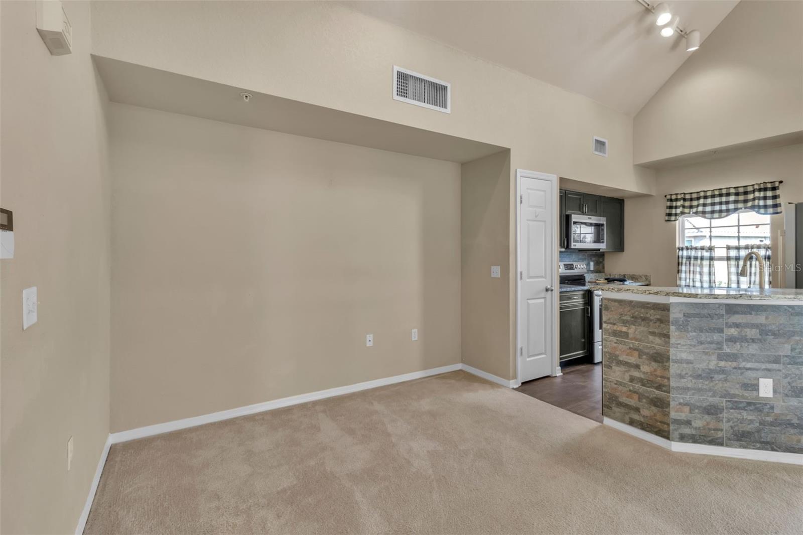 ADMIRALS WALK - Residential