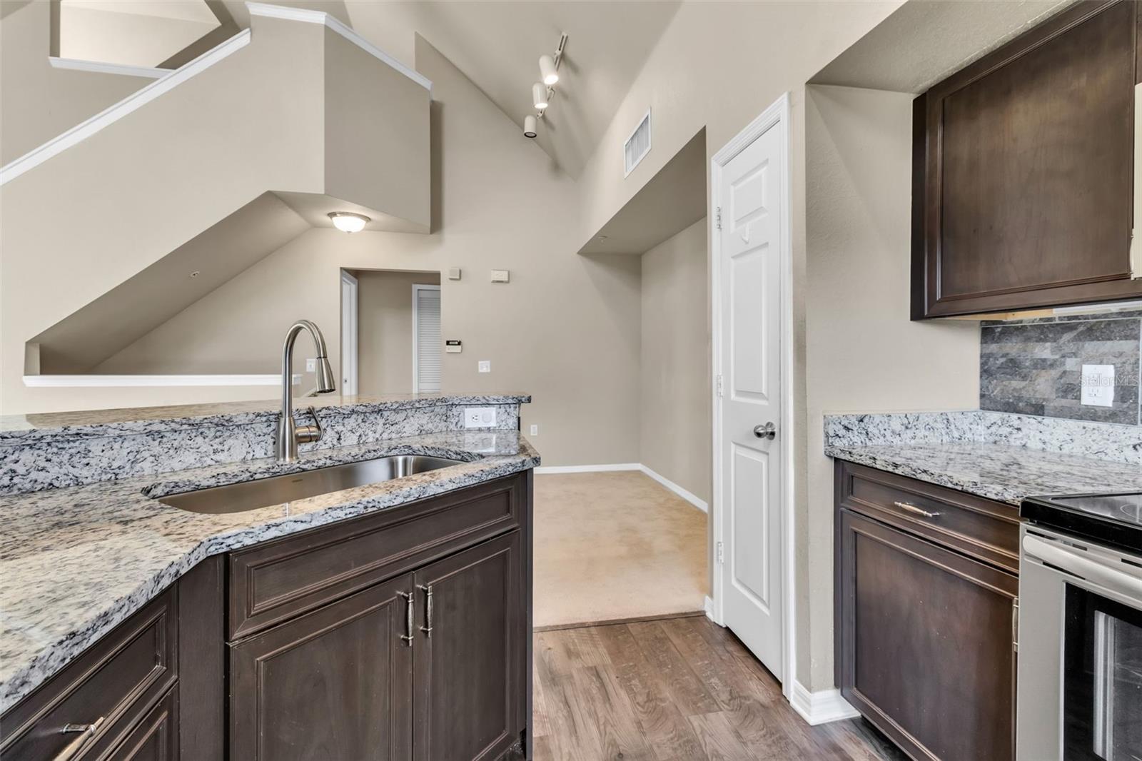 ADMIRALS WALK - Residential