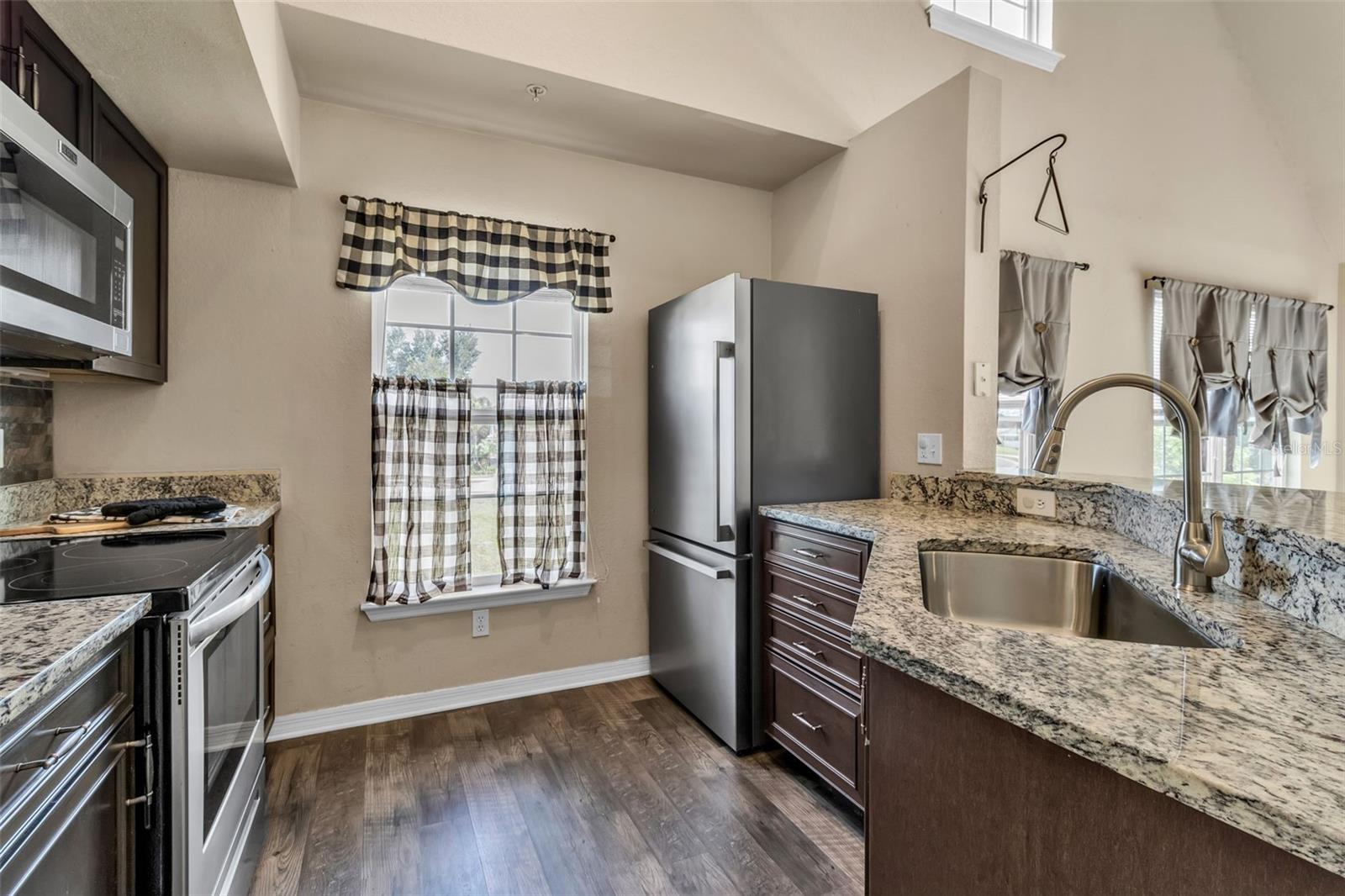 ADMIRALS WALK - Residential