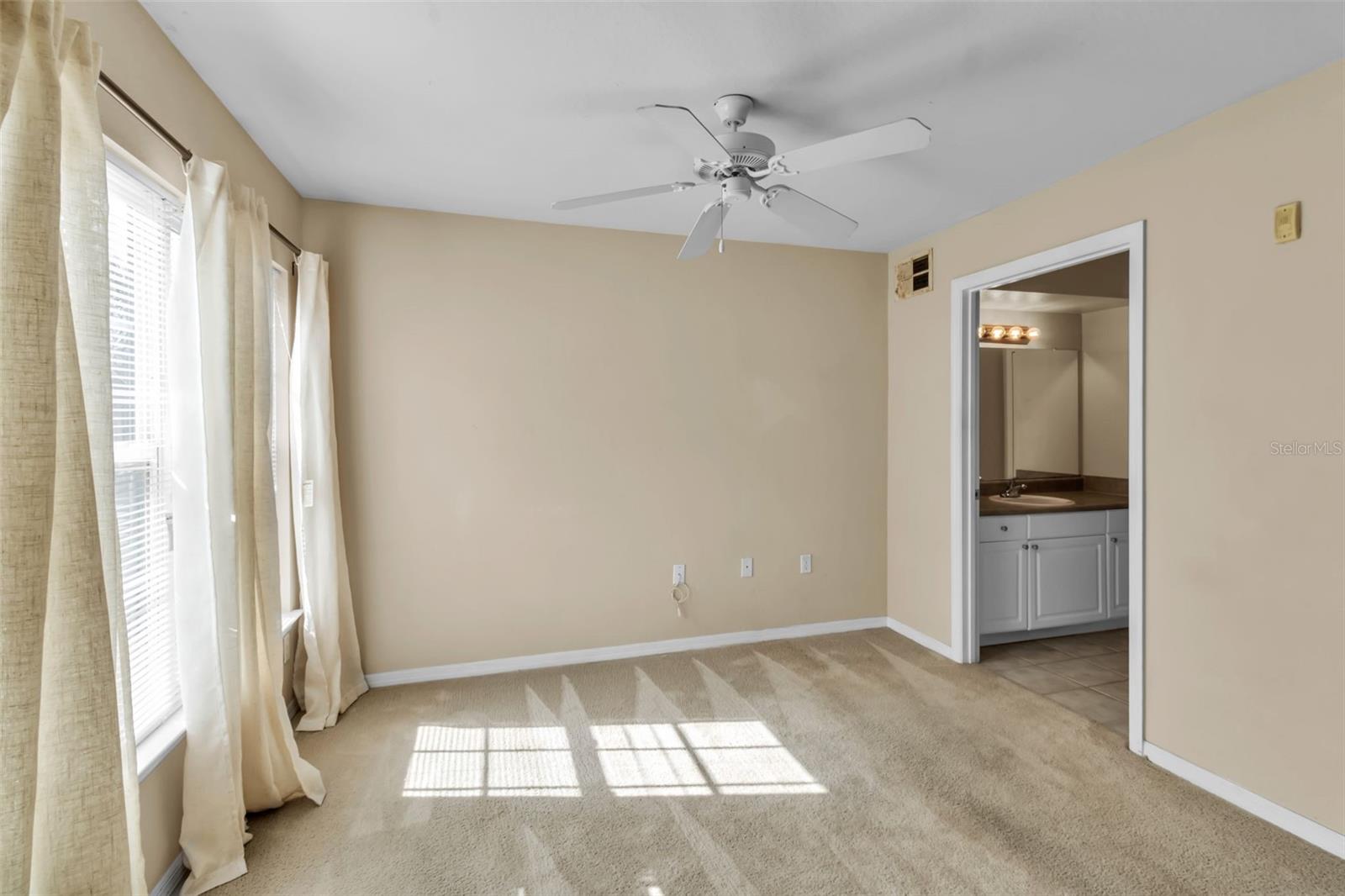 ADMIRALS WALK - Residential