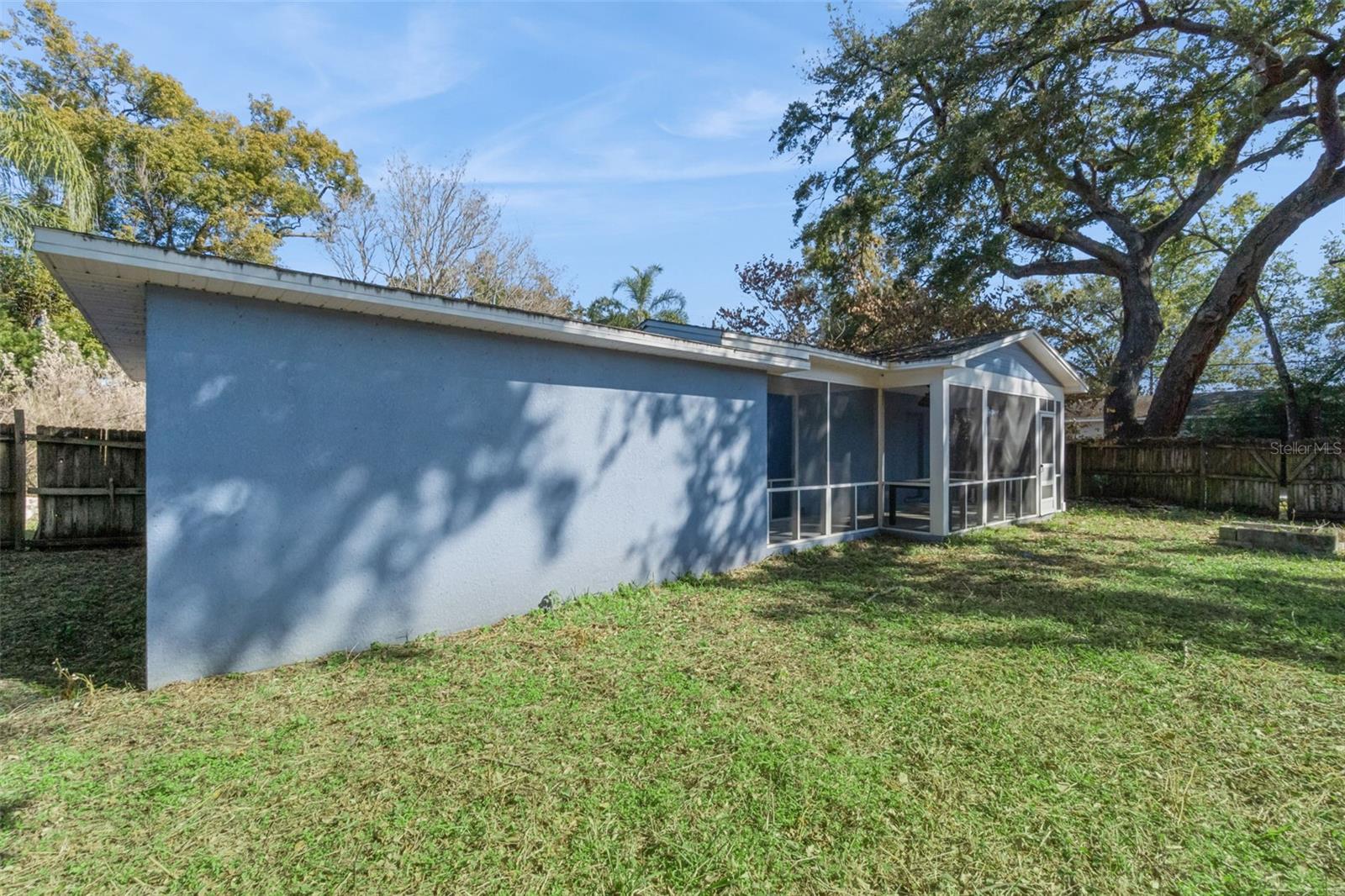 PINE CASTLE PARK - Residential