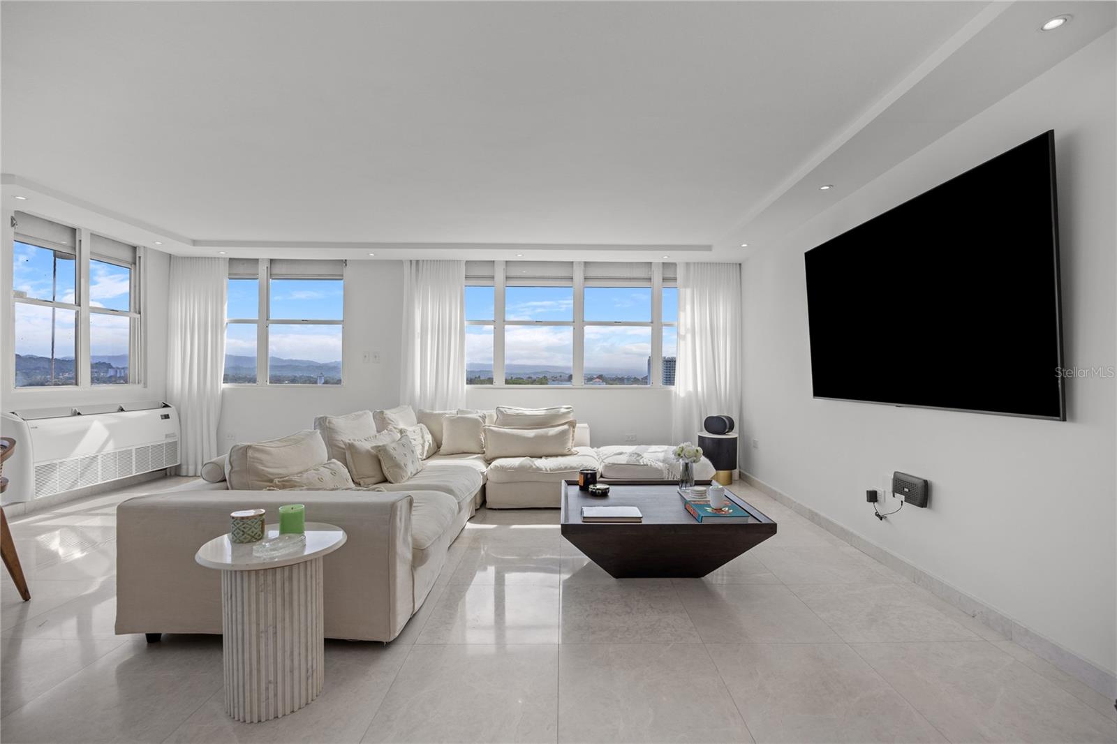 VILLA CAPARRA PLAZA - Residential