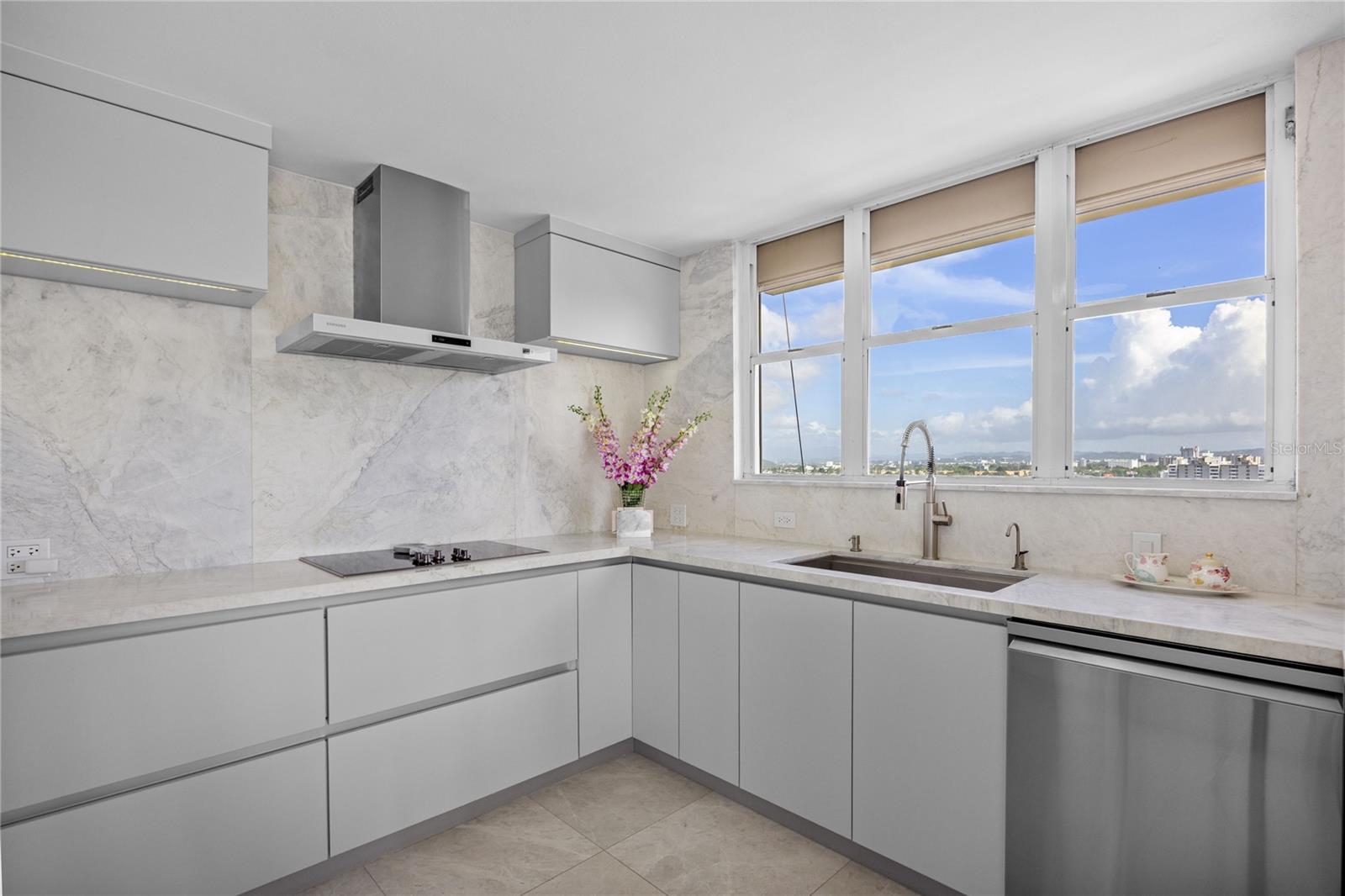 VILLA CAPARRA PLAZA - Residential