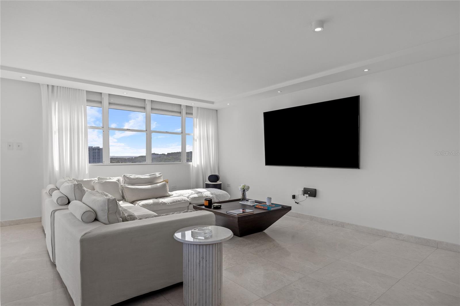 VILLA CAPARRA PLAZA - Residential