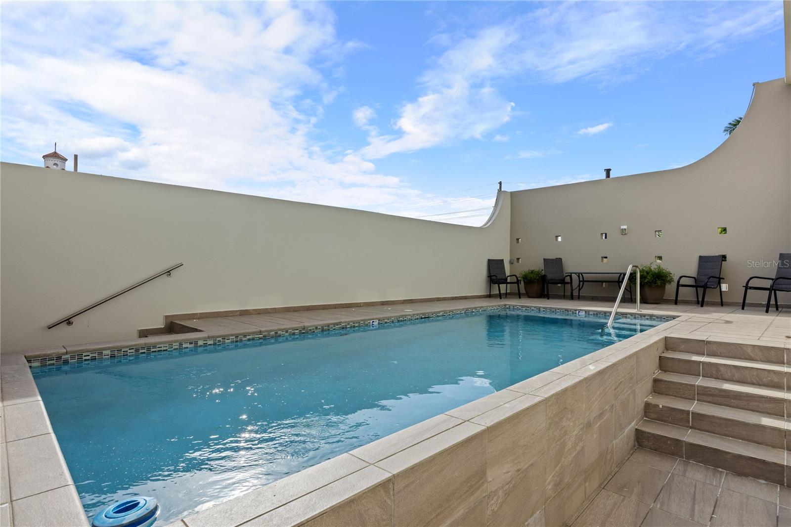 VILLA CAPARRA PLAZA - Residential