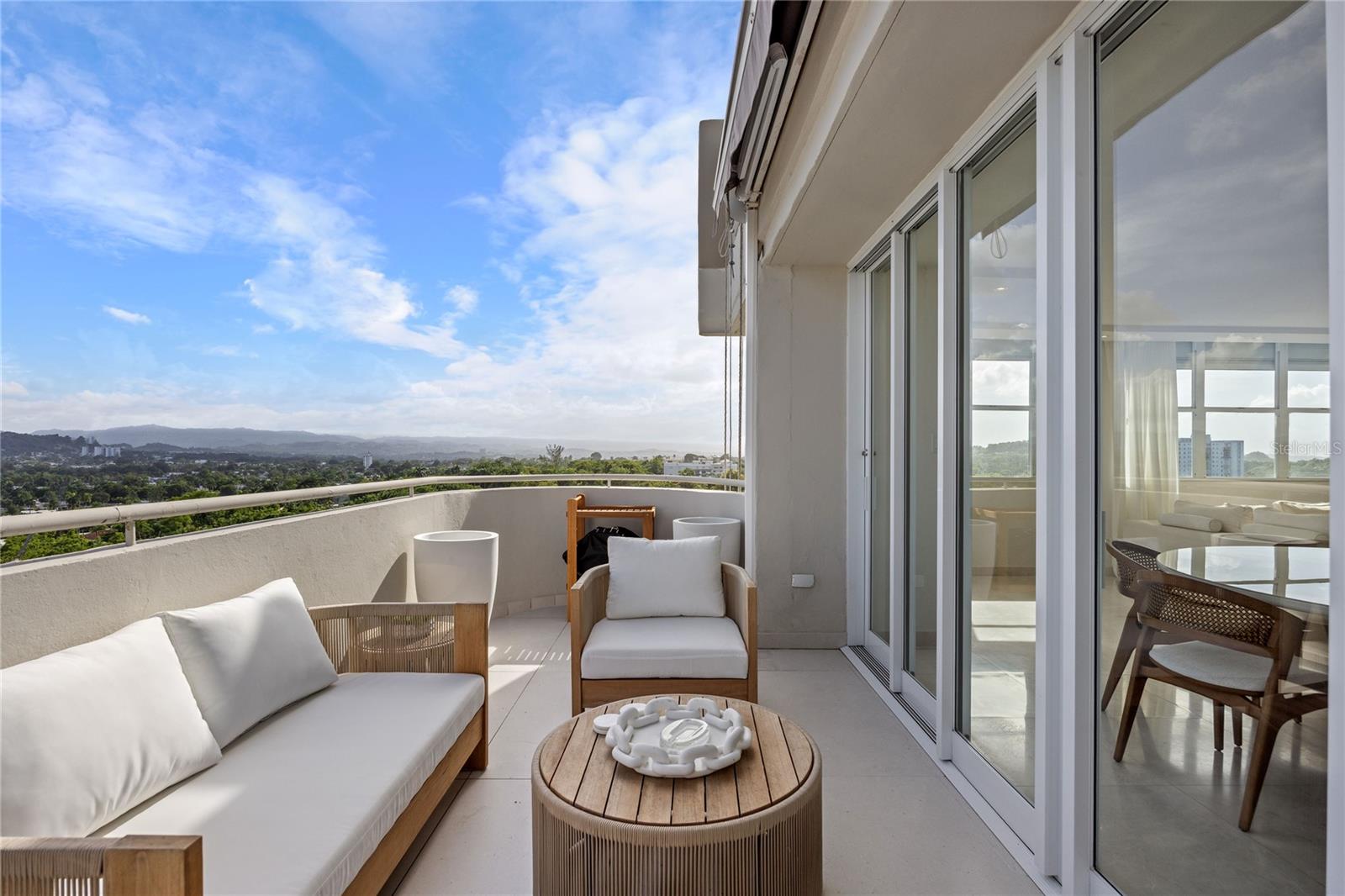 VILLA CAPARRA PLAZA - Residential