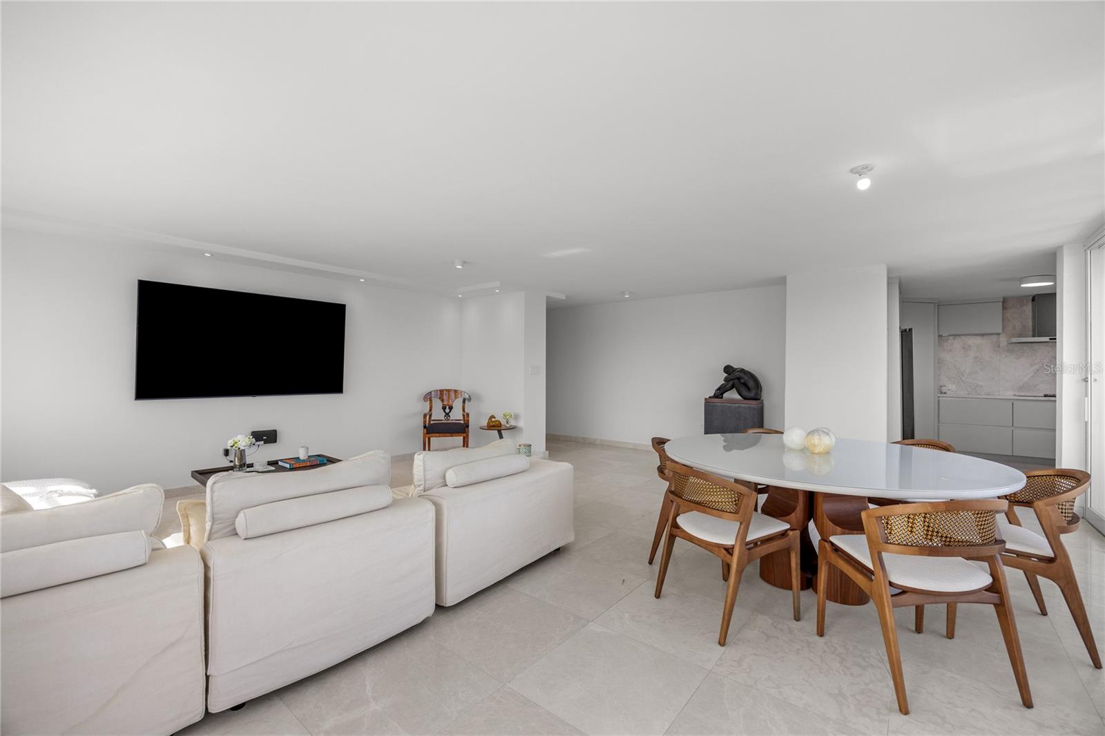 VILLA CAPARRA PLAZA - Residential